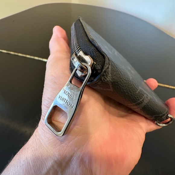 RARE Authentic Vintage Retro Iconic Minimalist Luis Vuitton Monogram Zip Wallet - Picture 12 of 17